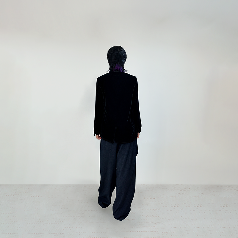Black Velvet Stand-Collar Jacket – Vintage Luxury Meets Modern Minimalism